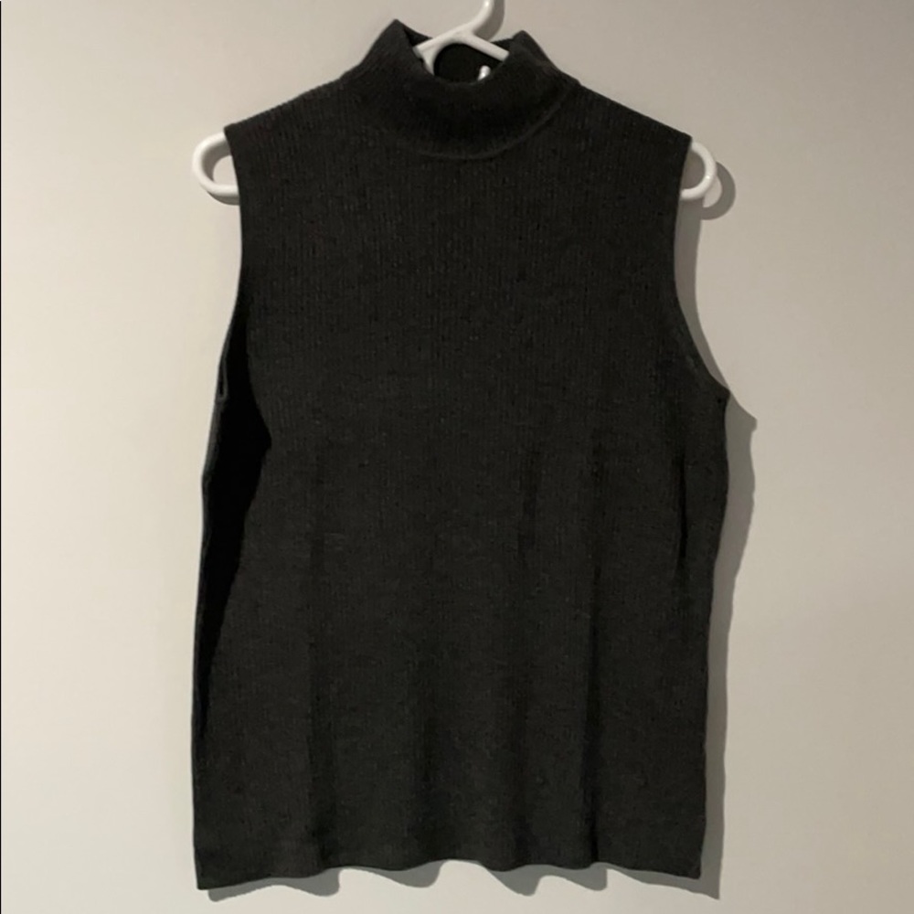 NWOT Grey sleeves turtleneck size L